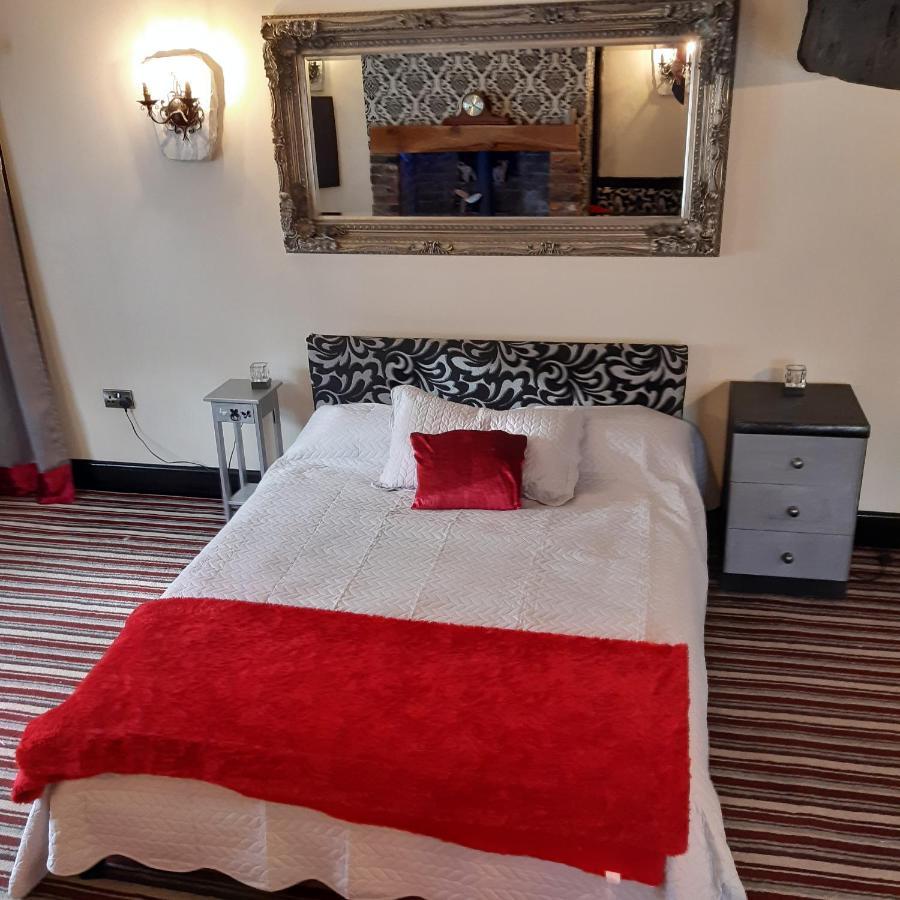 דירות סקגנס The Saracens Head Old Lounge מראה חיצוני תמונה