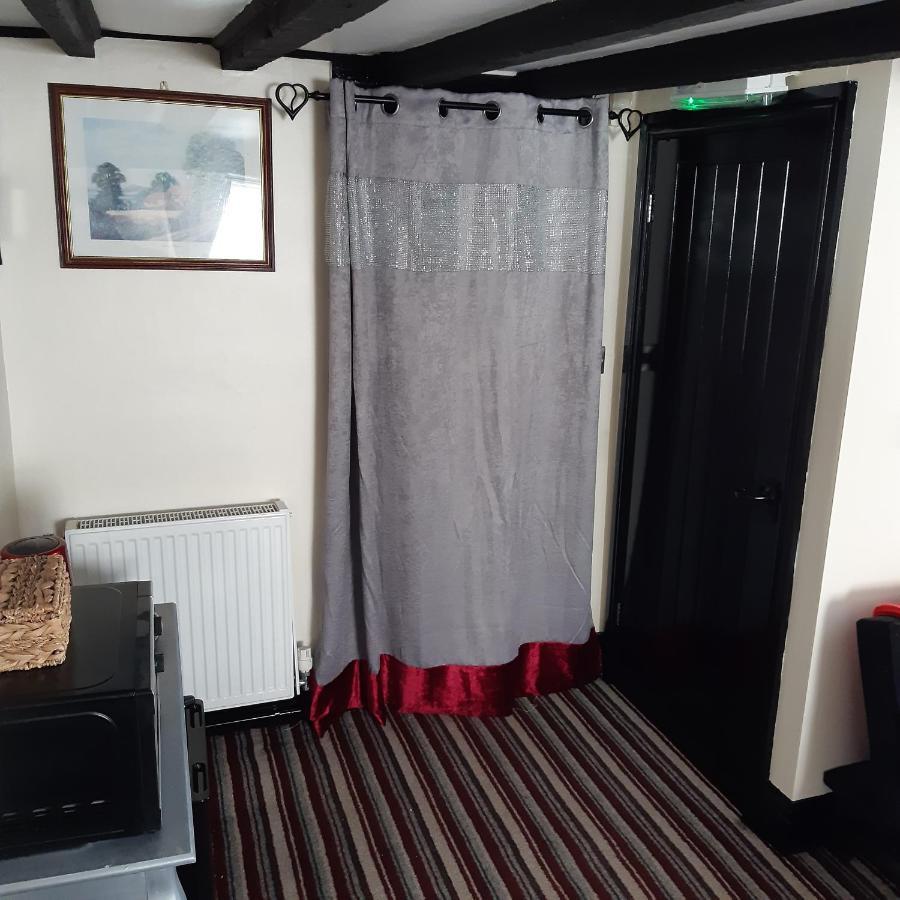 דירות סקגנס The Saracens Head Old Lounge מראה חיצוני תמונה