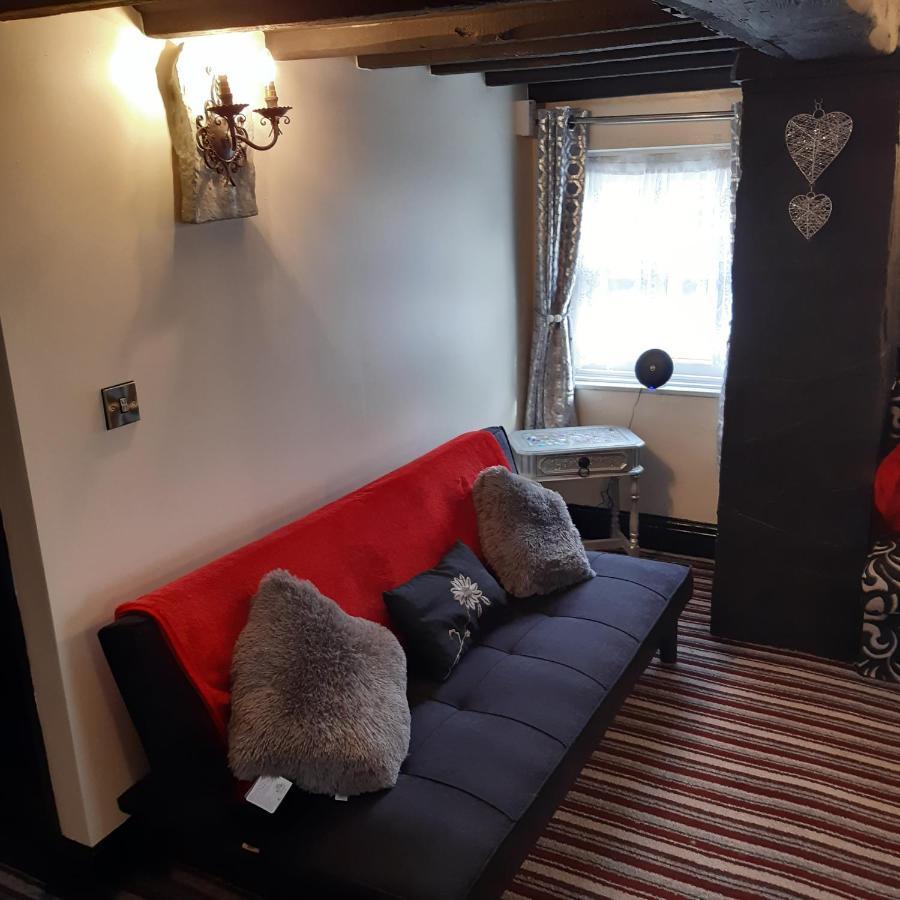 דירות סקגנס The Saracens Head Old Lounge מראה חיצוני תמונה