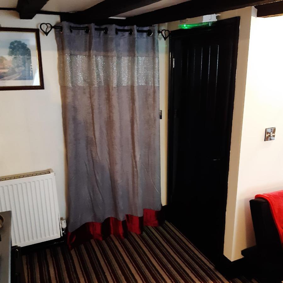 דירות סקגנס The Saracens Head Old Lounge מראה חיצוני תמונה