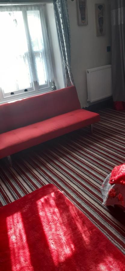 דירות סקגנס The Saracens Head Old Lounge מראה חיצוני תמונה